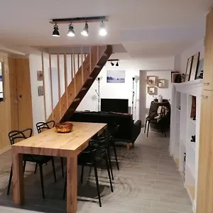  Hébergement de vacances Maison De Bourg 6 Personnes France